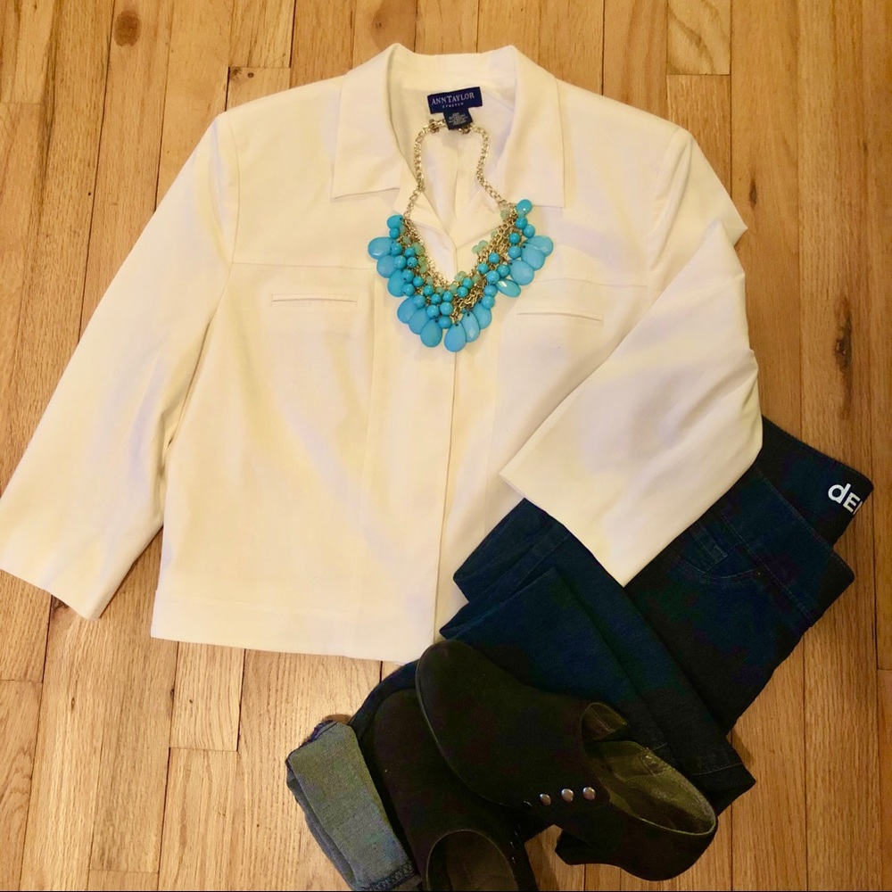 Beautiful Ann Taylor White Blazer
